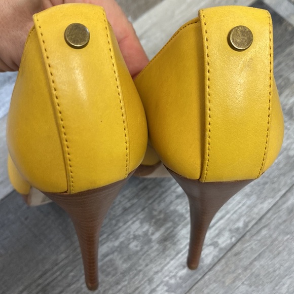 ✨4🛒 $20 ✨ Aldo Yellow Peep Toe Leather Platform Pumps Heels Sz. 36 EC 5" - Picture 3 of 14